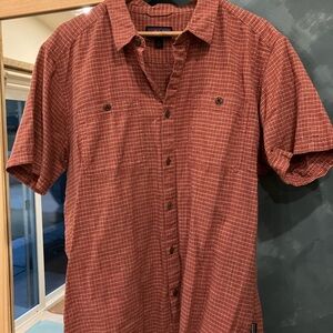 Patagonia Men's Short-Sleeve Button-Down Shirt in Rust Plaid